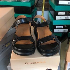 L’AmourDesPieds Vasey Sandal
